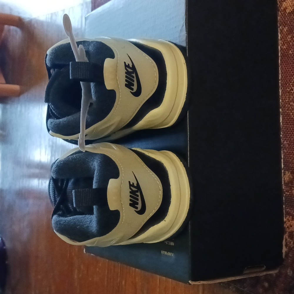 Jordon 4 Rm Shoes - Picture 3 of 6